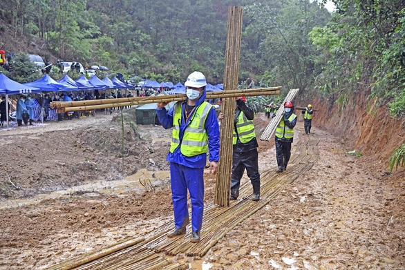 Cơ phó máy bay gặp nạn ở Trung Quốc đã có gần 32.000 giờ bay