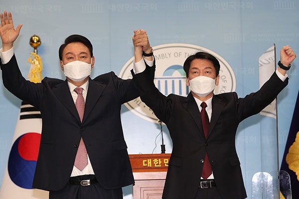 Hai ứng cử viên tổng thống Hàn Quốc hợp nhất tranh cử 