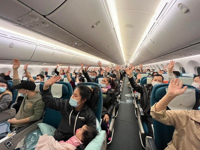 Chuyến bay thứ 2 của Vietnam Airlines đến Romania đưa công dân Việt Nam về nước