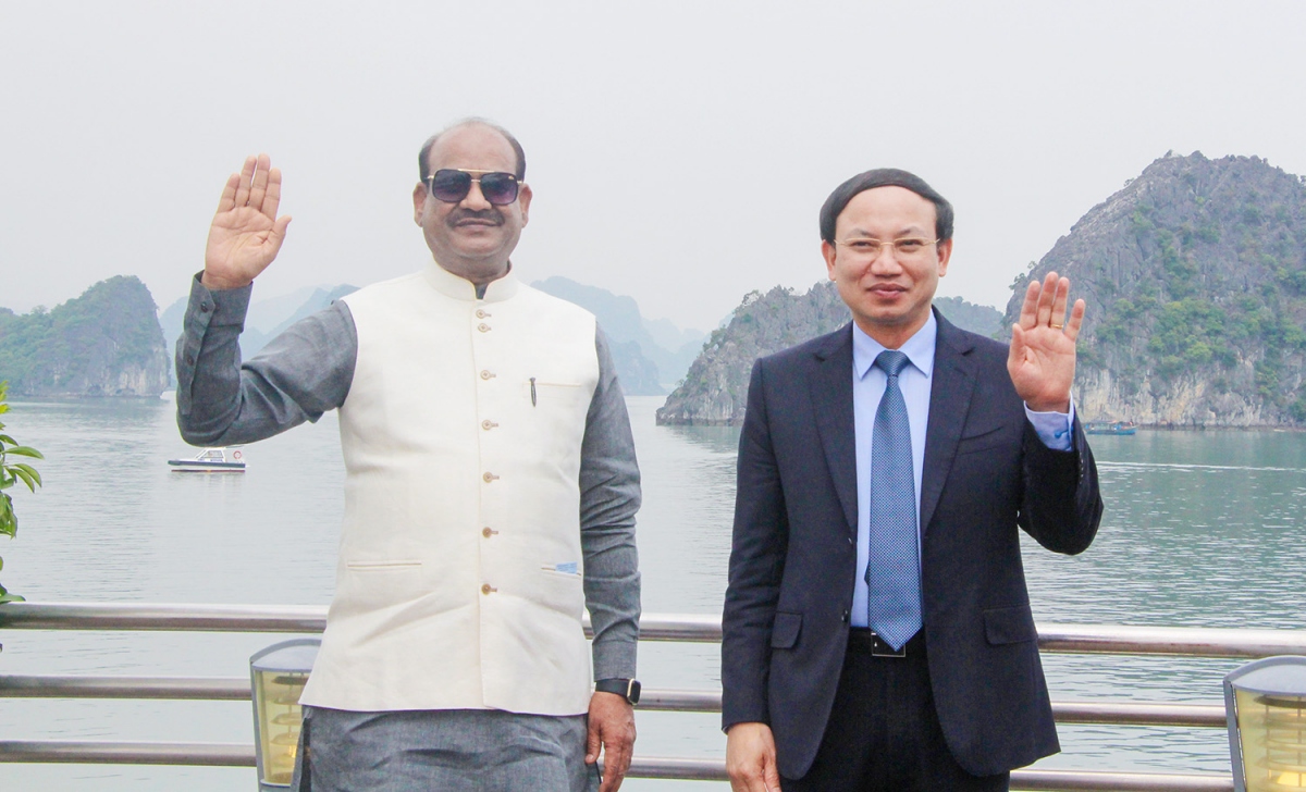 Chủ tịch Hạ viện Ấn Độ Om Birla thăm vịnh Hạ Long