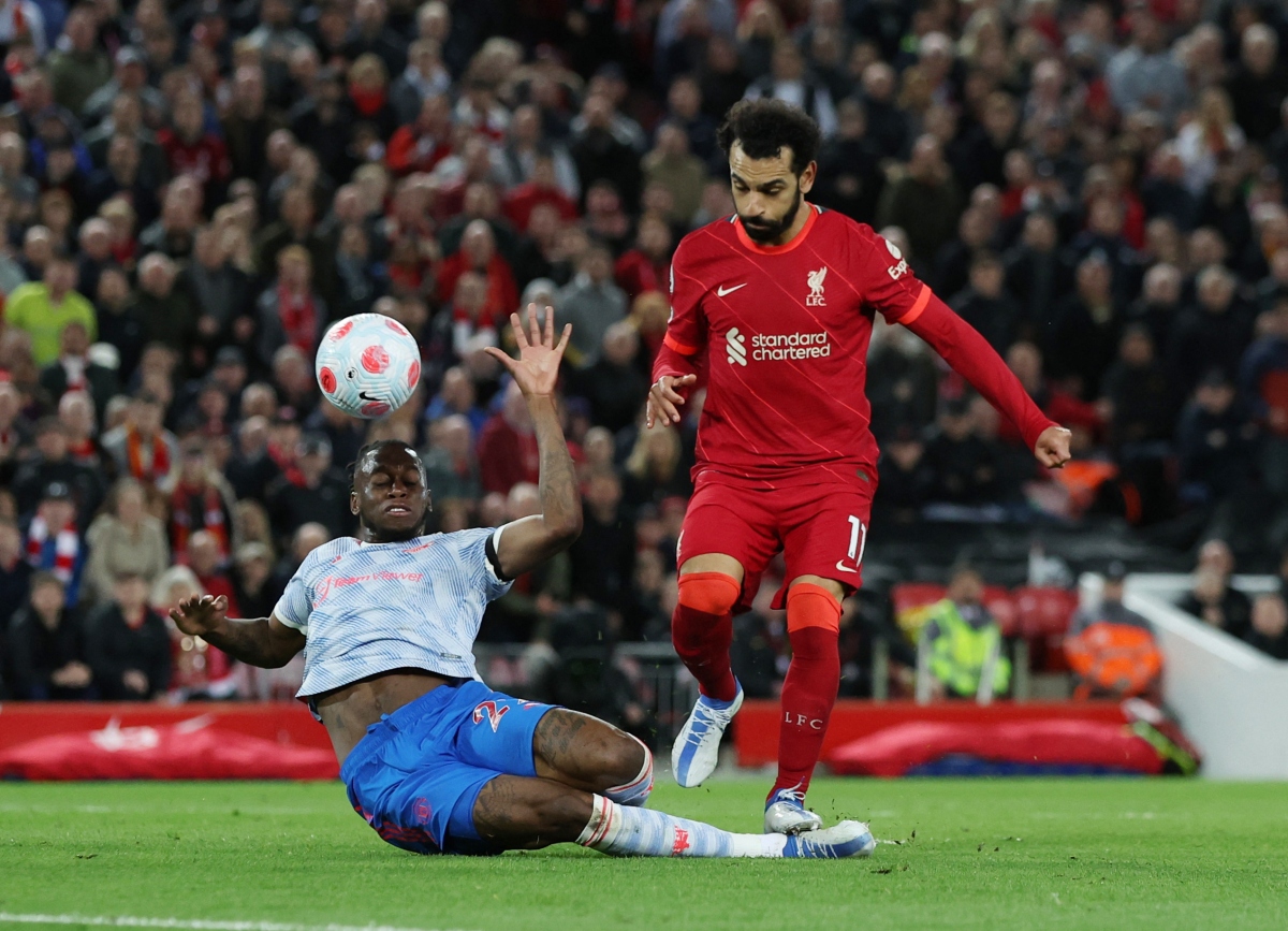 "Vùi dập" MU ở trận derby màu đỏ của nước Anh, Liverpool soán ngôi đầu của Man City