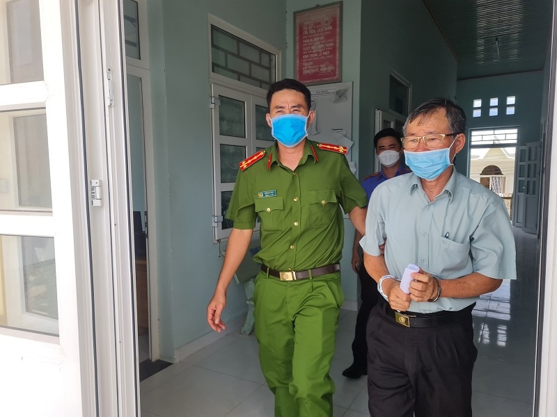 Truy tố Trưởng Văn phòng công chứng ở Bình Thuận