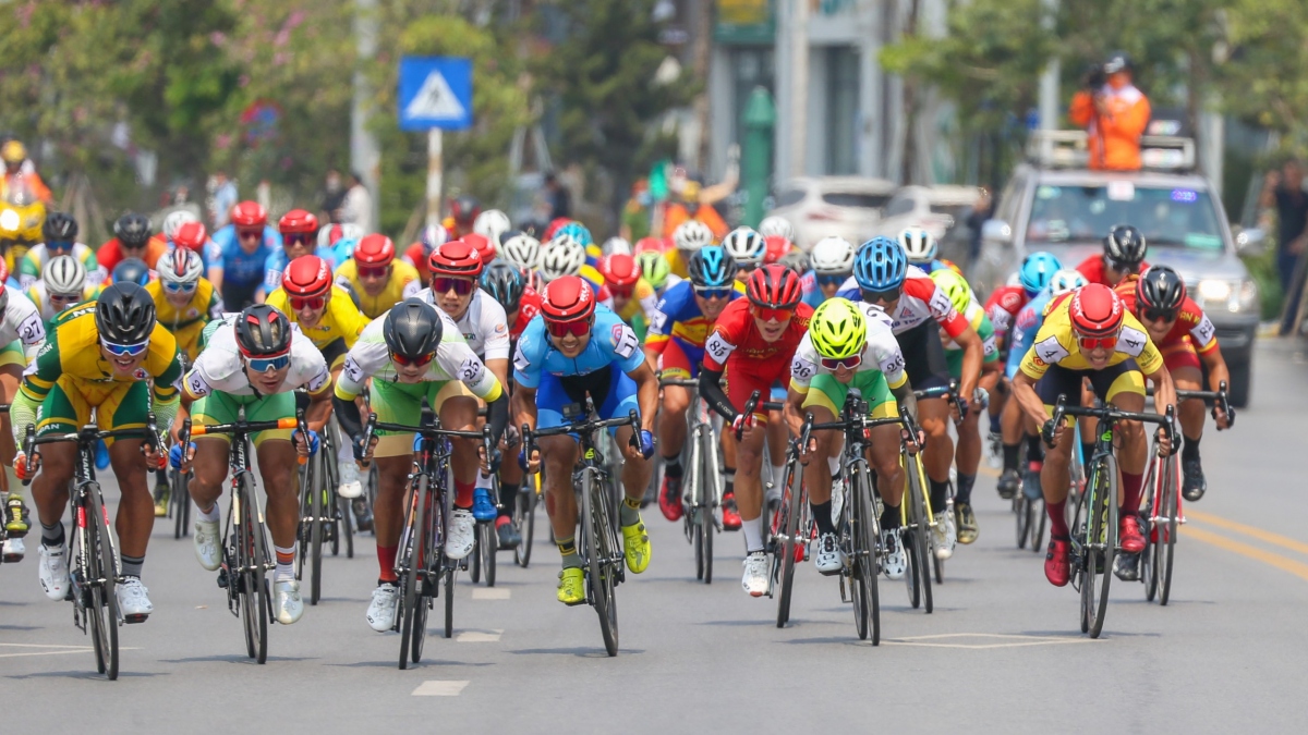 Cúp xe đạp truyền hình TP.HCM 2022: Tay đua Mông Cổ thắng chặng vòng quanh Hạ Long