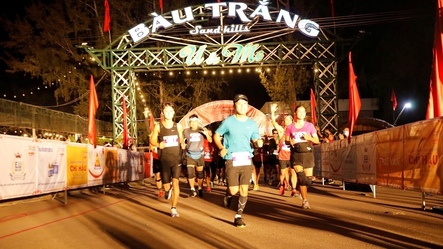 Gần 1.000 vận động viên tham gia giải chạy marathon tại Bình Thuận
