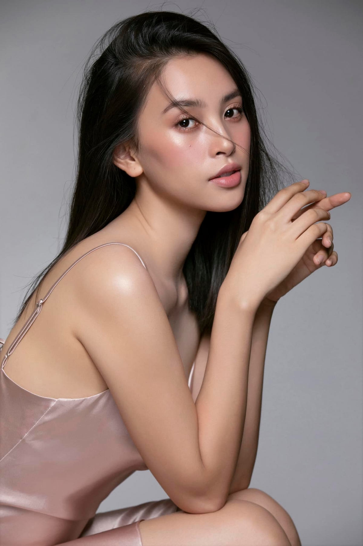 Hoa hậu Tiểu Vy đóng vai chính phim kinh dị cùng dàn sao "Mắt biếc"