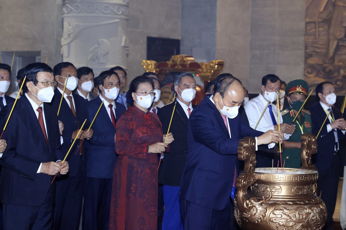 Chủ tịch nước dự Lễ khánh thành Đền thờ Vua Hùng ở Cần Thơ