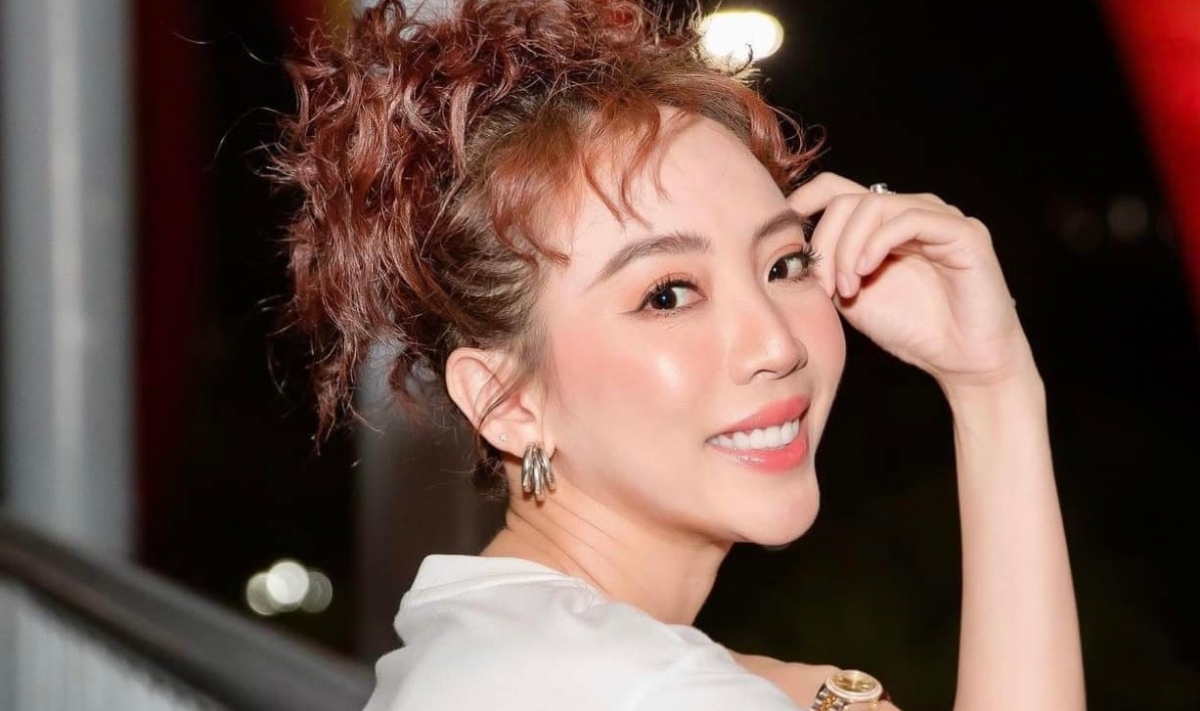 "Hoa hậu làng hài" Thu Trang kể chuyện bị khán giả đuổi vào vì "vô duyên" khi mới vào nghề