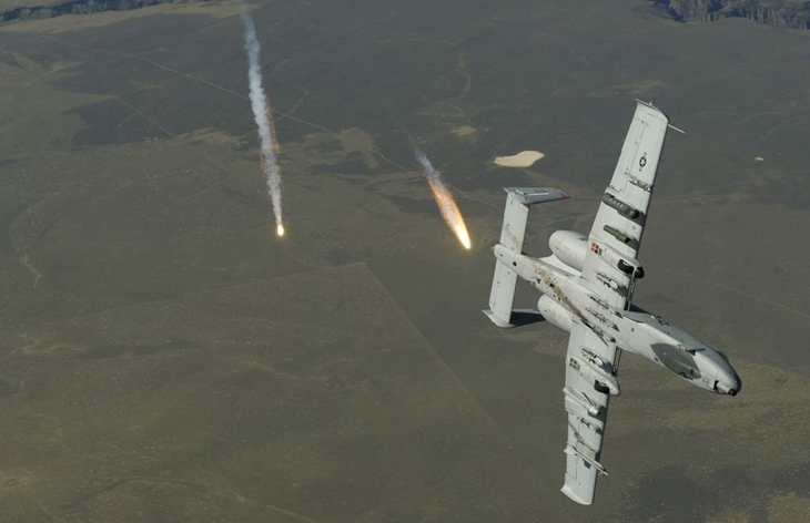 Xem cường kích “lợn lòi” A-10 Thunderbolt diễn tập tiêu diệt mục tiêu