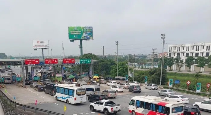Hai tuyến cao tốc cửa ngõ Hà Nội và TP.HCM xả trạm ngay ngày đầu nghỉ lễ 30/4 - 1/5