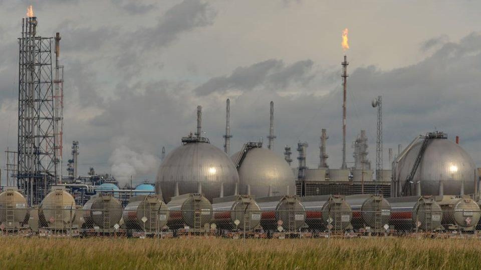 Pháp ủng hộ lệnh cấm nhập khẩu dầu mỏ của Nga