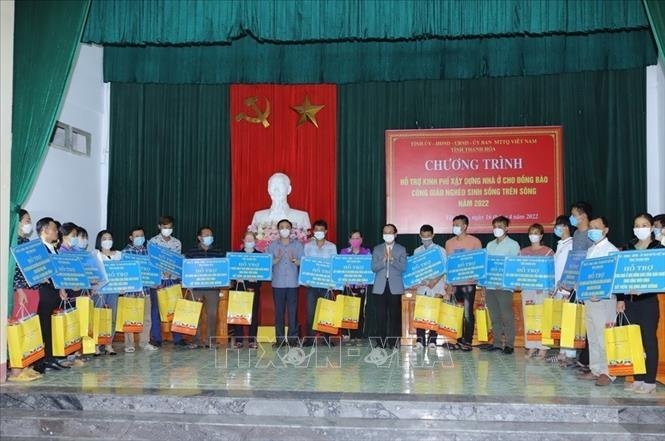 Thanh Hoá hỗ trợ 51 hộ đồng bào công giáo sinh sống trên sông