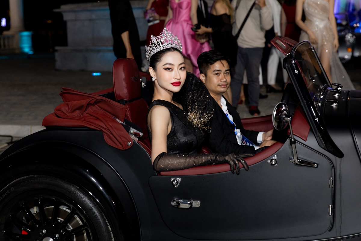 Lương Thùy Linh, Thùy Tiên, Đỗ Hà đi siêu xe "đại náo" ở sự kiện