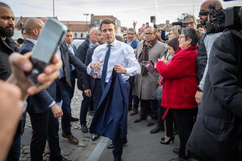 Bầu cử Tổng thống Pháp: Ông Macron và bà Le Pen chạy đua vận động cử tri cho vòng 2