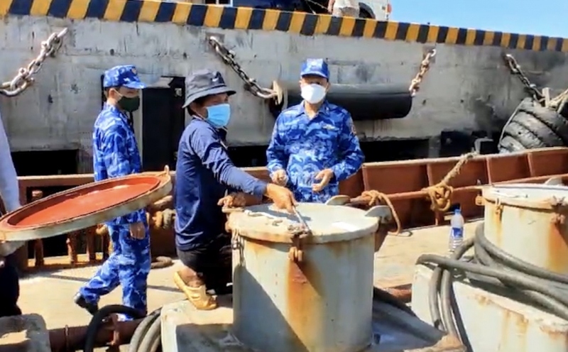 Bộ Tư lệnh Cảnh sát biển bắt giữ tàu chở 150.000 lít dầu DO không rõ nguồn gốc