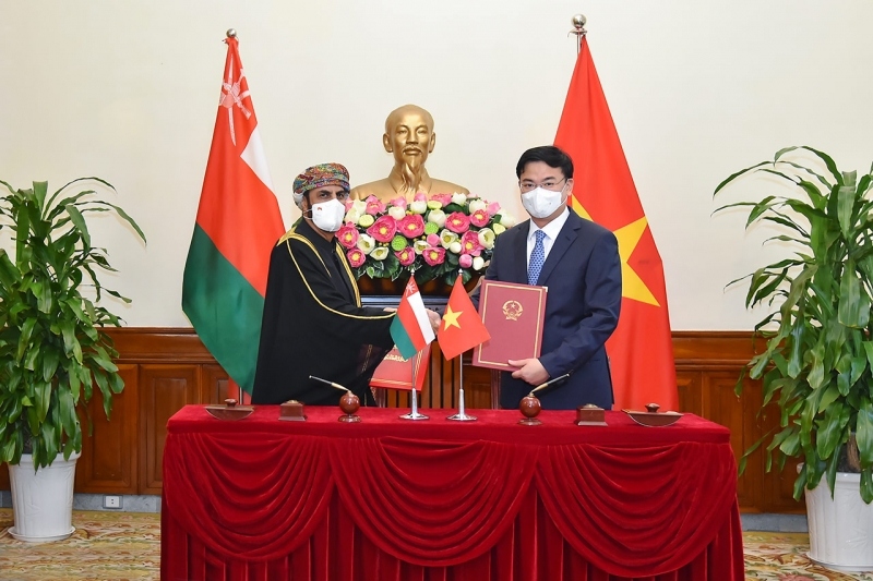 Việt Nam và Oman ký Hiệp định miễn thị thực công dân
