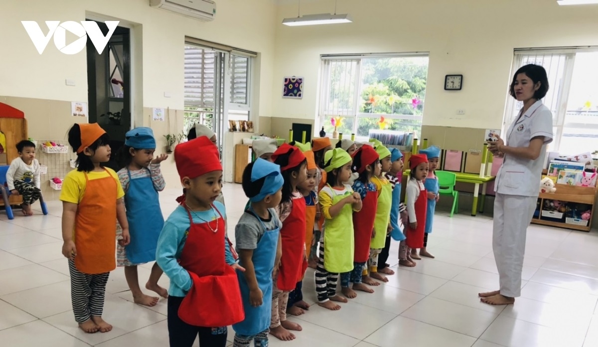 Mở cửa trường mầm non: Các trường tư thục ở Hà Nội khó tuyển giáo viên