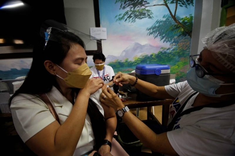Philippines phê duyệt tiêm liều vaccine Covid-19 tăng cường thứ 2
