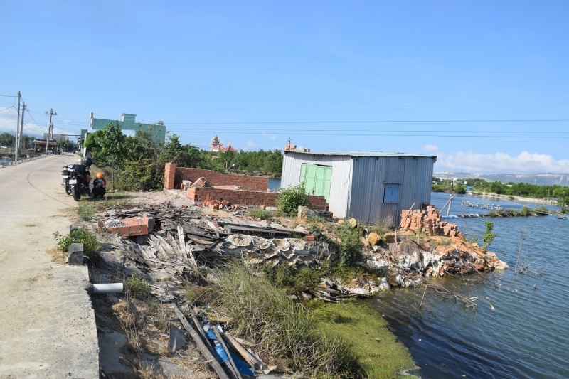 Bình Định: Dai dẳng nạn xây dựng trái phép trên hành lang bảo vệ đê Đông