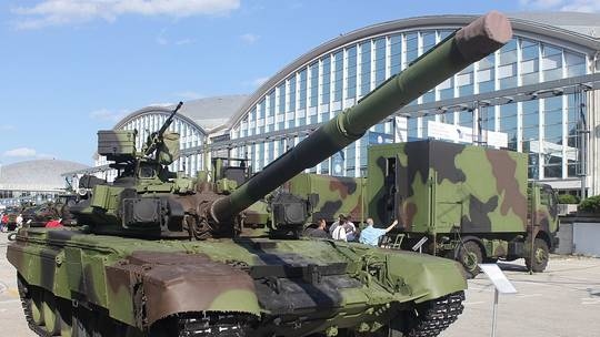 Đức “đi đường vòng” để cung cấp vũ khí hạng nặng cho Ukraine