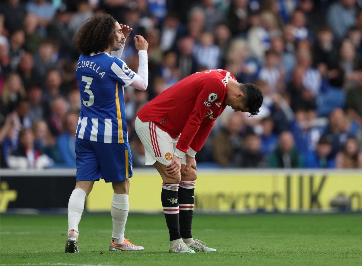 Ronaldo bất lực nhìn MU thảm bại 0-4 trước Brighton