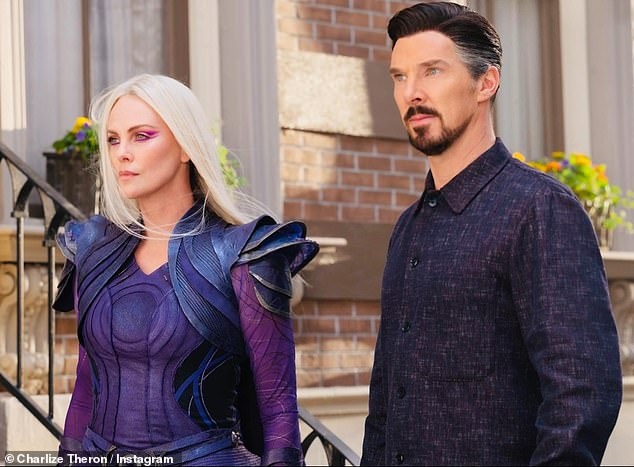 Minh tinh Charlize Theron hé lộ tạo hình "vợ" của Doctor Strange trong MCU