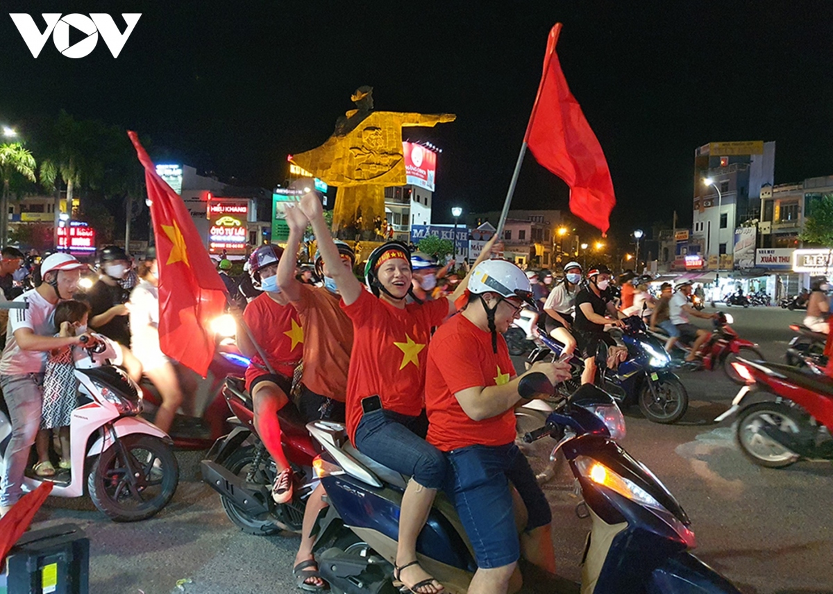Người dân Đà Nẵng xuống đường mừng U23 Việt Nam chiến thắng