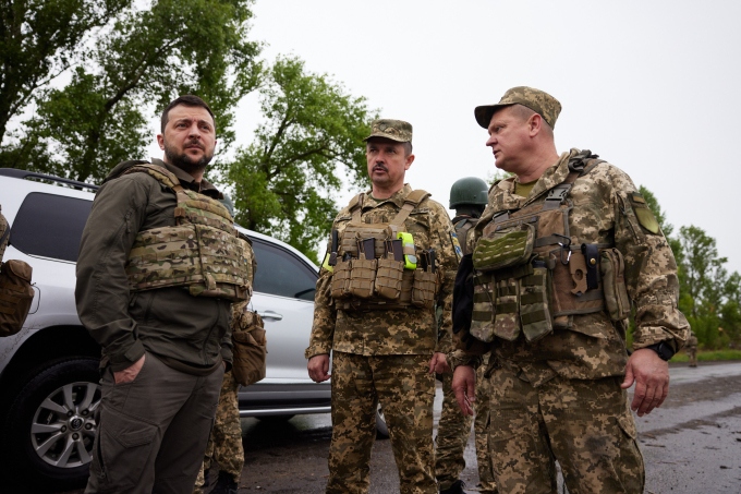 Tổng thống Zelensky thừa nhận Nga có “sức mạnh chiến đấu tối đa” ở Donbass