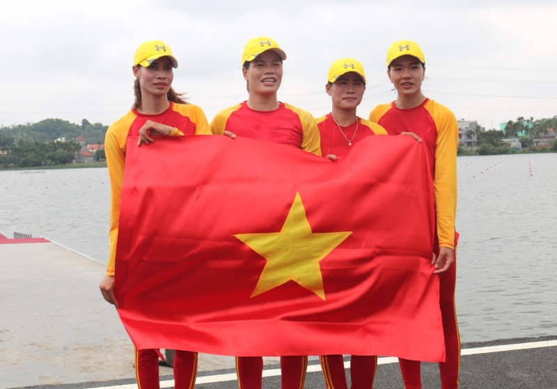 Đội tuyển Rowing Việt Nam ngất ngây trước tình cảm của khán giả ở SEA Games 31