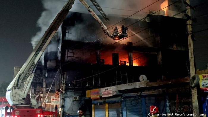 Cháy tòa nhà thương mại 4 tầng ở Ấn Độ khiến 27 người chết, hàng chục người bị bỏng