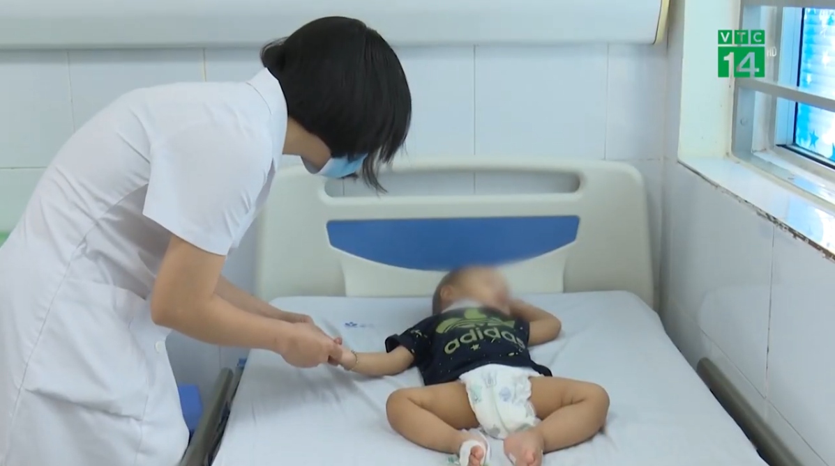 Hơn 5.500 trẻ mắc tay chân miệng, Bộ Y tế chỉ đạo khẩn