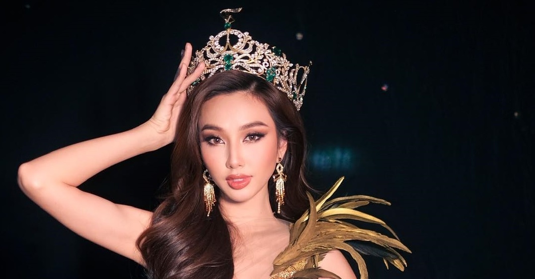 Thùy Tiên diện đầm lông vũ xuyên thấu, khoe nhan sắc đỉnh cao ở Miss Grand Thailand 2022