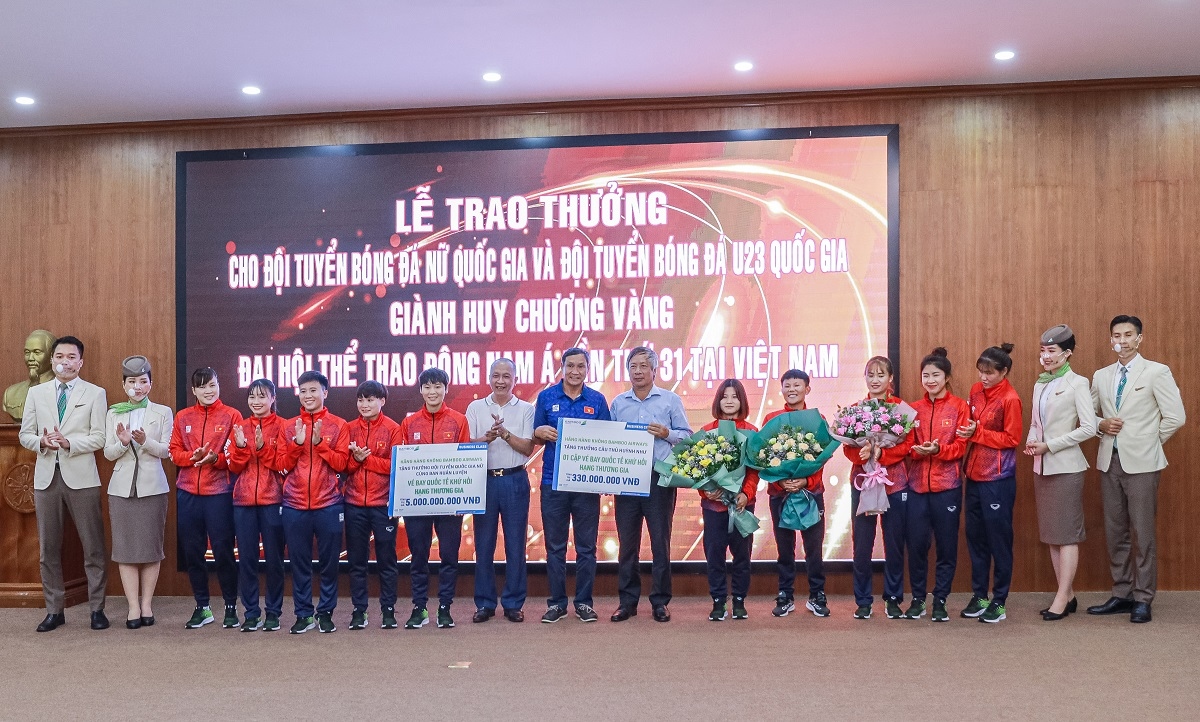Bamboo Airways tặng 10 tỷ đồng cho 2 đội tuyển bóng đá Việt Nam