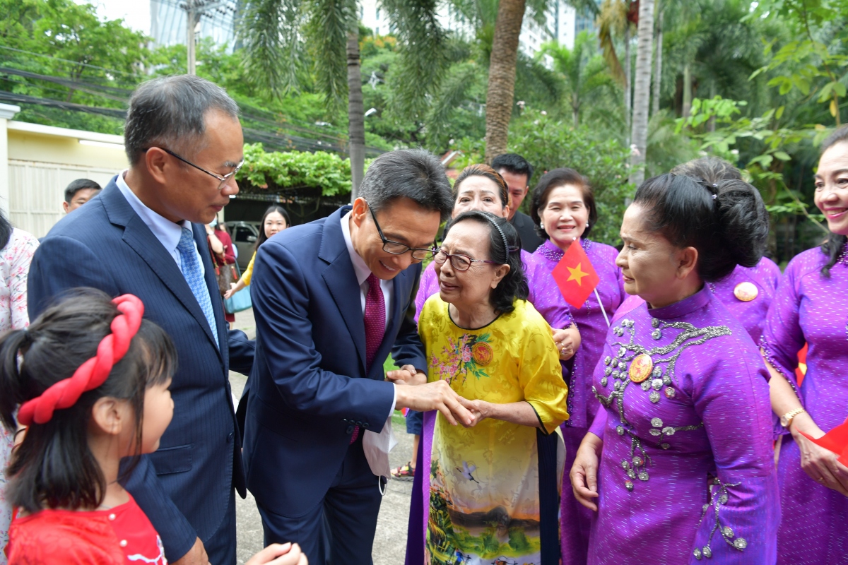 Phó Thủ tướng Vũ Đức Đam gặp gỡ kiều bào Việt Nam tại Thái Lan