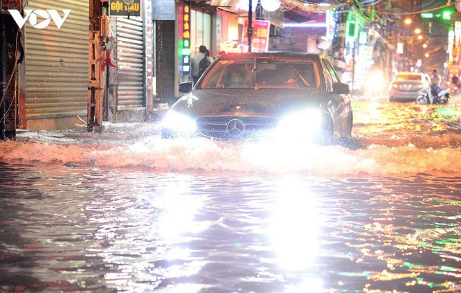 Phải làm gì khi xe ô tô bị ngập nước?