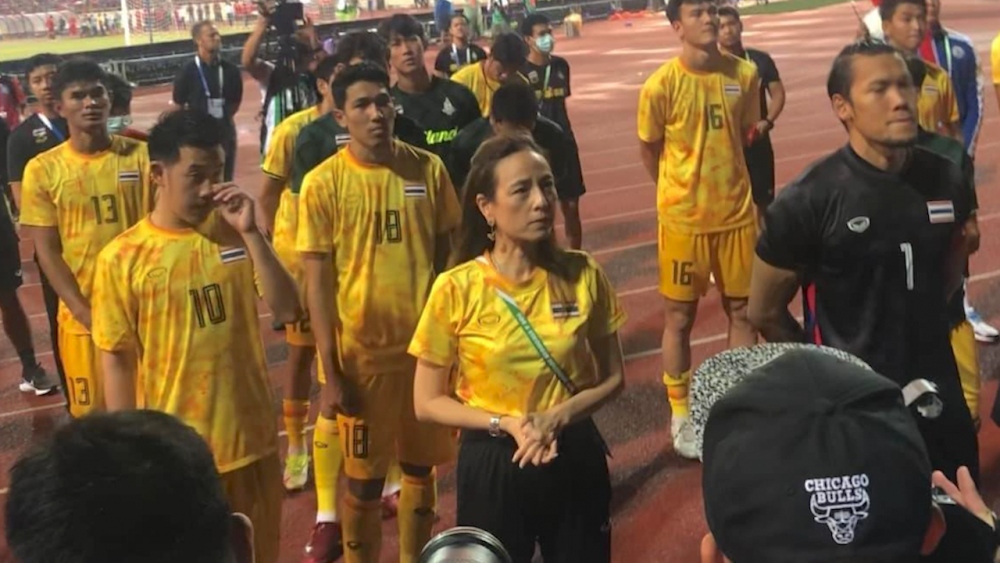 Madam Pang rơi lệ, đau đớn xin lỗi người hâm mộ sau khi U23 Thái Lan thất bại