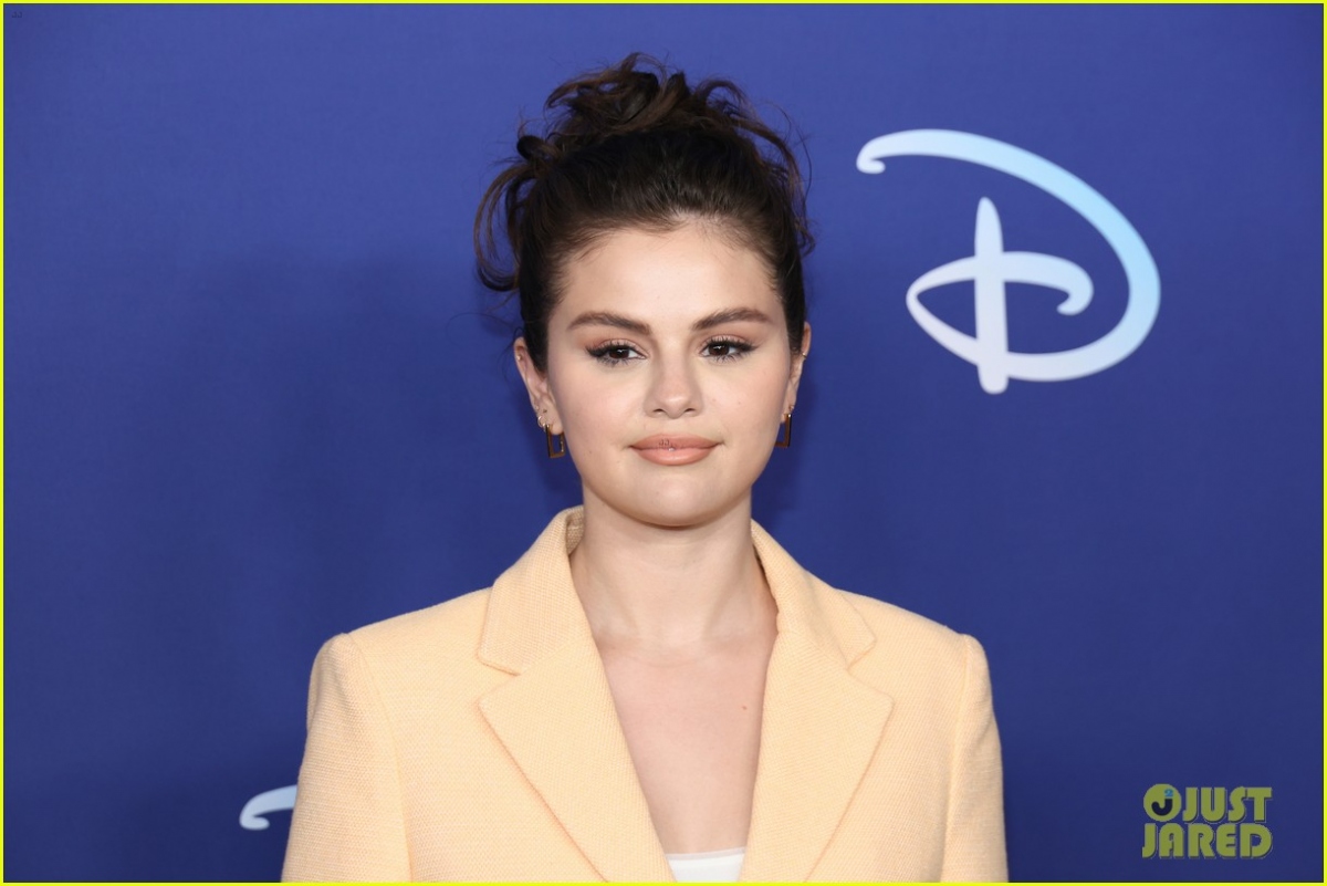 Selena Gomez giảm cân rõ rệt, tái xuất xinh đẹp tại sự kiện