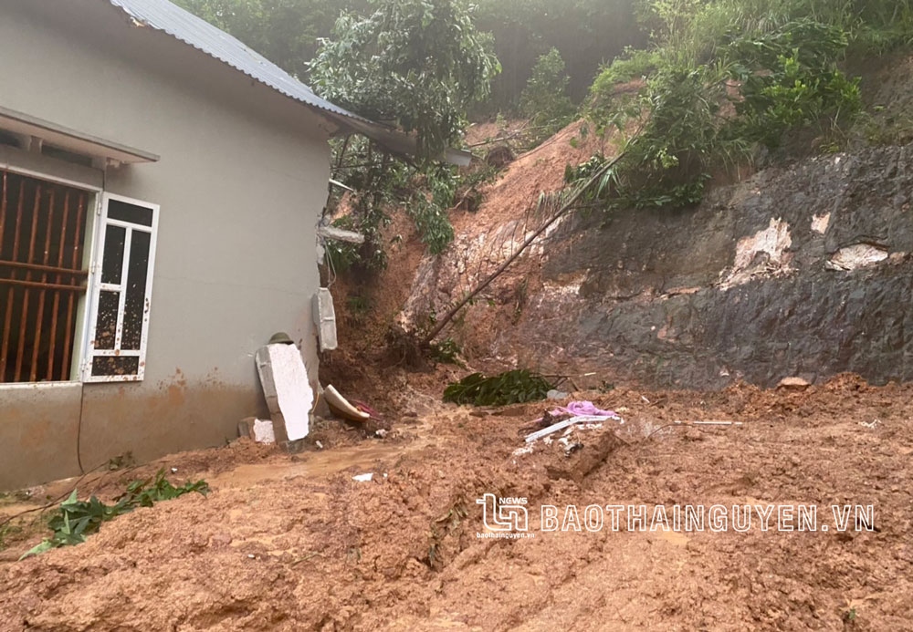 Mưa lớn gây sạt lở đất ở Thái Nguyên làm 3 người chết