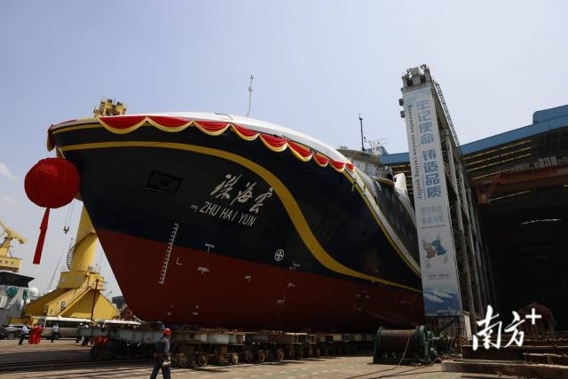 Trung Quốc hạ thủy tàu không người lái đầu tiên trên thế giới