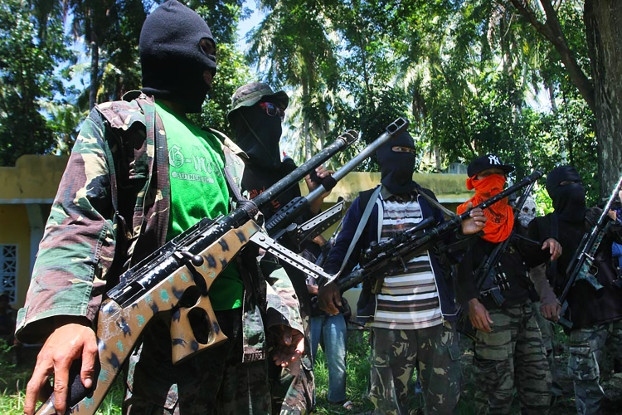 Philippines giải giáp hàng chục nhóm vũ trang tư nhân trước bầu cử
