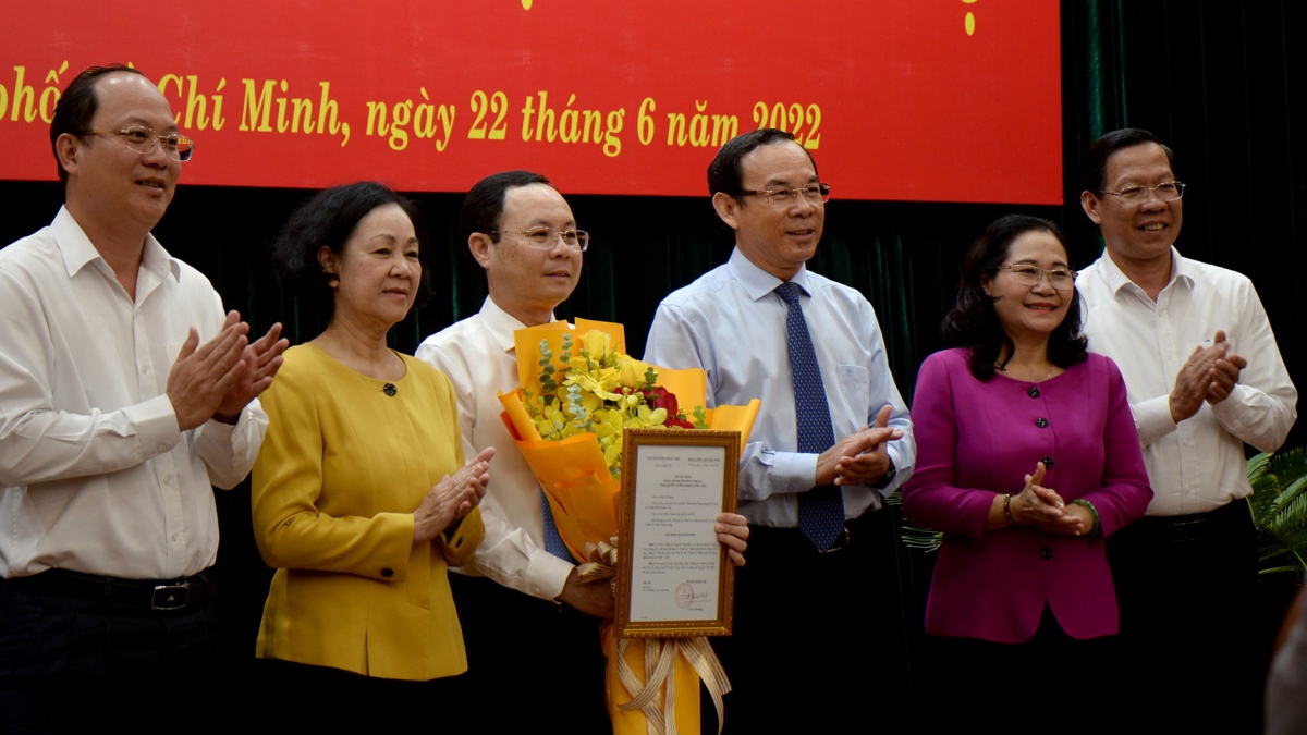 Trao quyết định chuẩn y ông Nguyễn Văn Hiếu giữ chức Phó Bí thư Thành ủy TP.HCM