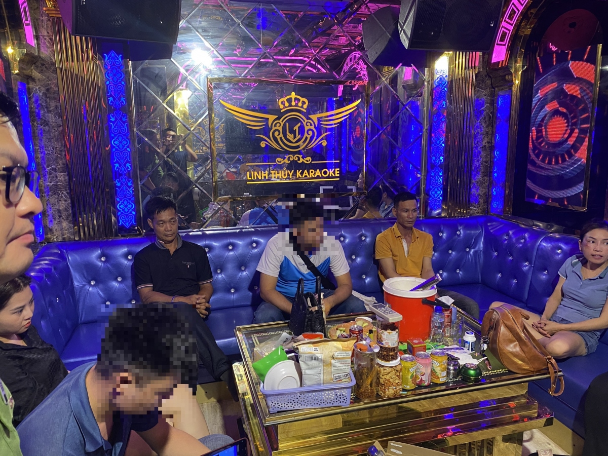 Triệt phá ổ nhóm “bay lắc” trong quán karaoke ở Quảng Ninh