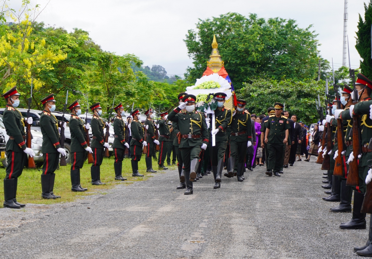 Tiễn đưa hài cốt các anh hùng liệt sĩ hy sinh tại Lào trở về với đất mẹ