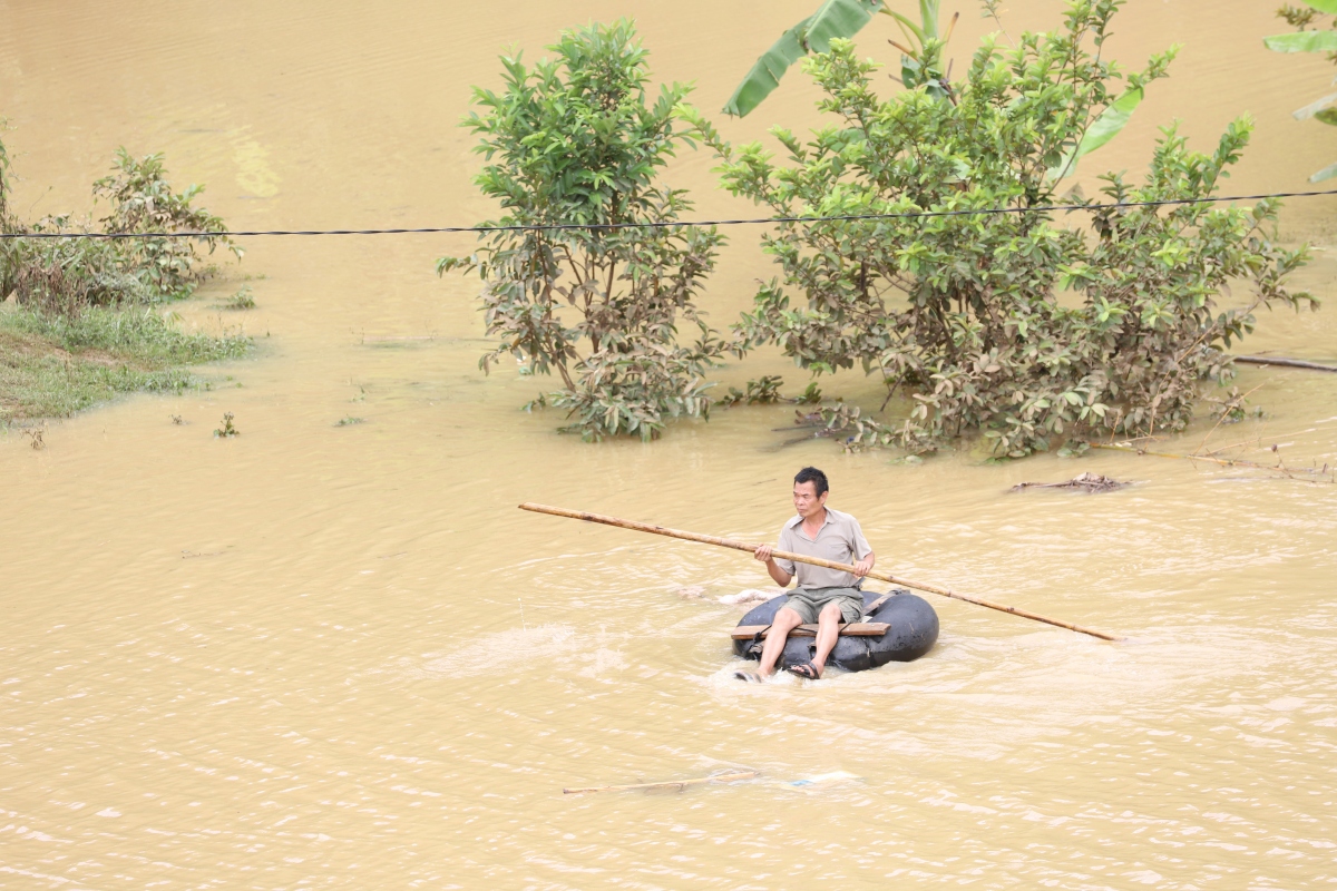 3 ngày sau trận mưa lớn, một số khu vực ở Sơn La vẫn ngập sâu trong nước