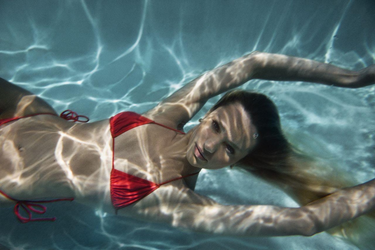 "Thiên thần nội y" Candice Swanepoel gợi cảm với bikini