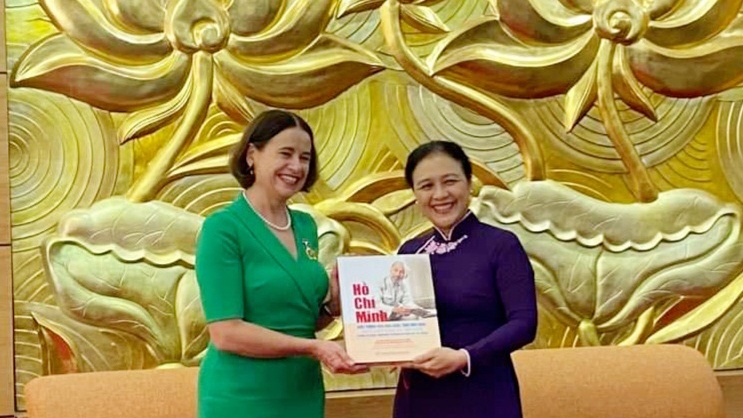 Trao Kỷ niệm chương hòa bình, hữu nghị cho Đại sứ Australia tại Việt Nam