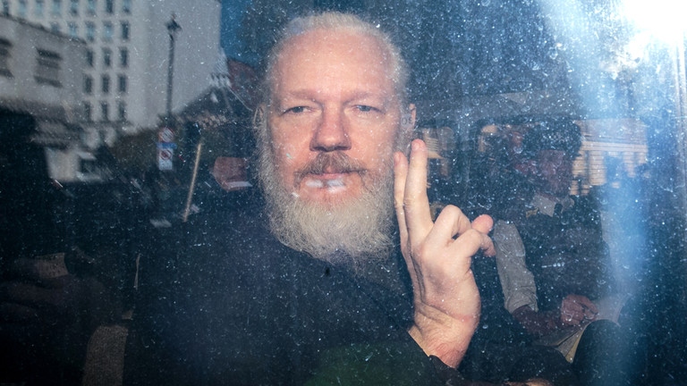 Anh đồng ý dẫn độ Julian Assange sang Mỹ