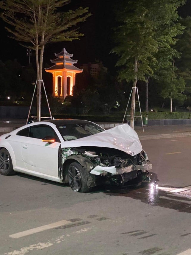 Tài xế Audi gây tai nạn nghiêm trọng, 3 người trong 1 gia đình tử vong tại chỗ