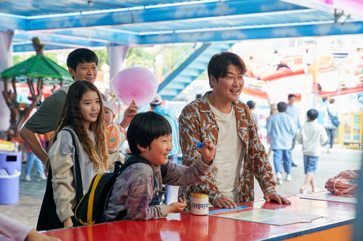 "Broker" của IU, Song Kang Ho đạt top 1 doanh thu phòng vé ngày đầu công chiếu