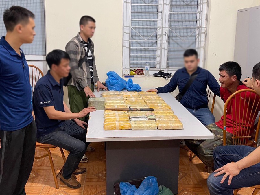 Bắt 1 người nước ngoài mang theo số lượng lớn ma túy vượt biên vào Việt Nam