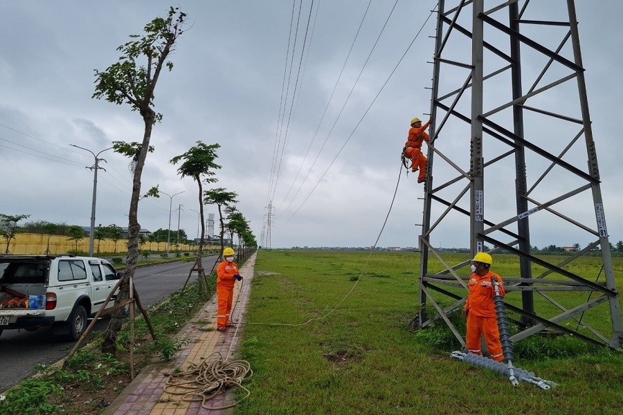 Điện lực Miền Bắc đảm bảo nguồn cung cấp trong dịp cao điểm nắng nóng hè